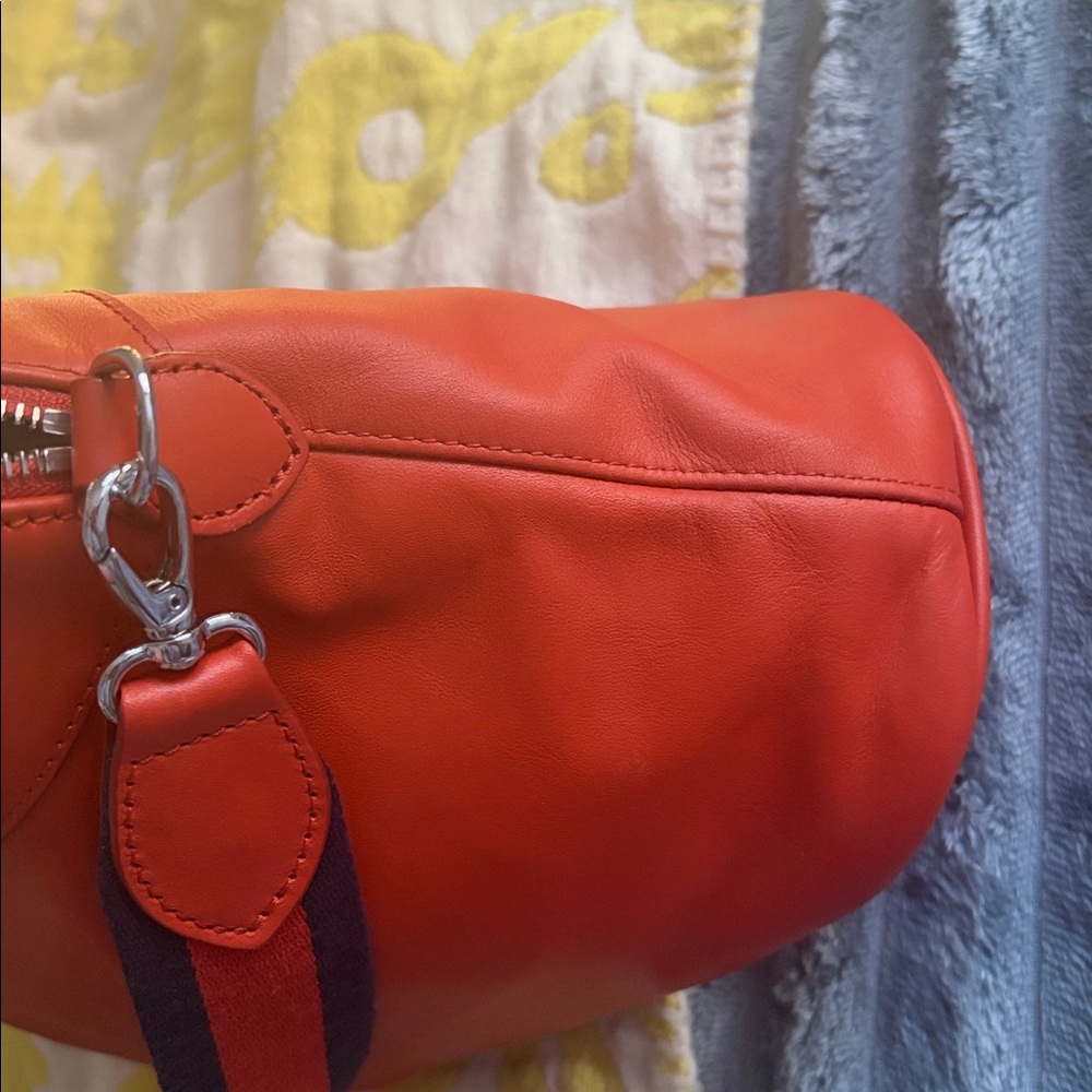 Longchamp Vibrant Orange Shoulder Bag with Dual-Tone Strap - Picture 4 of 6